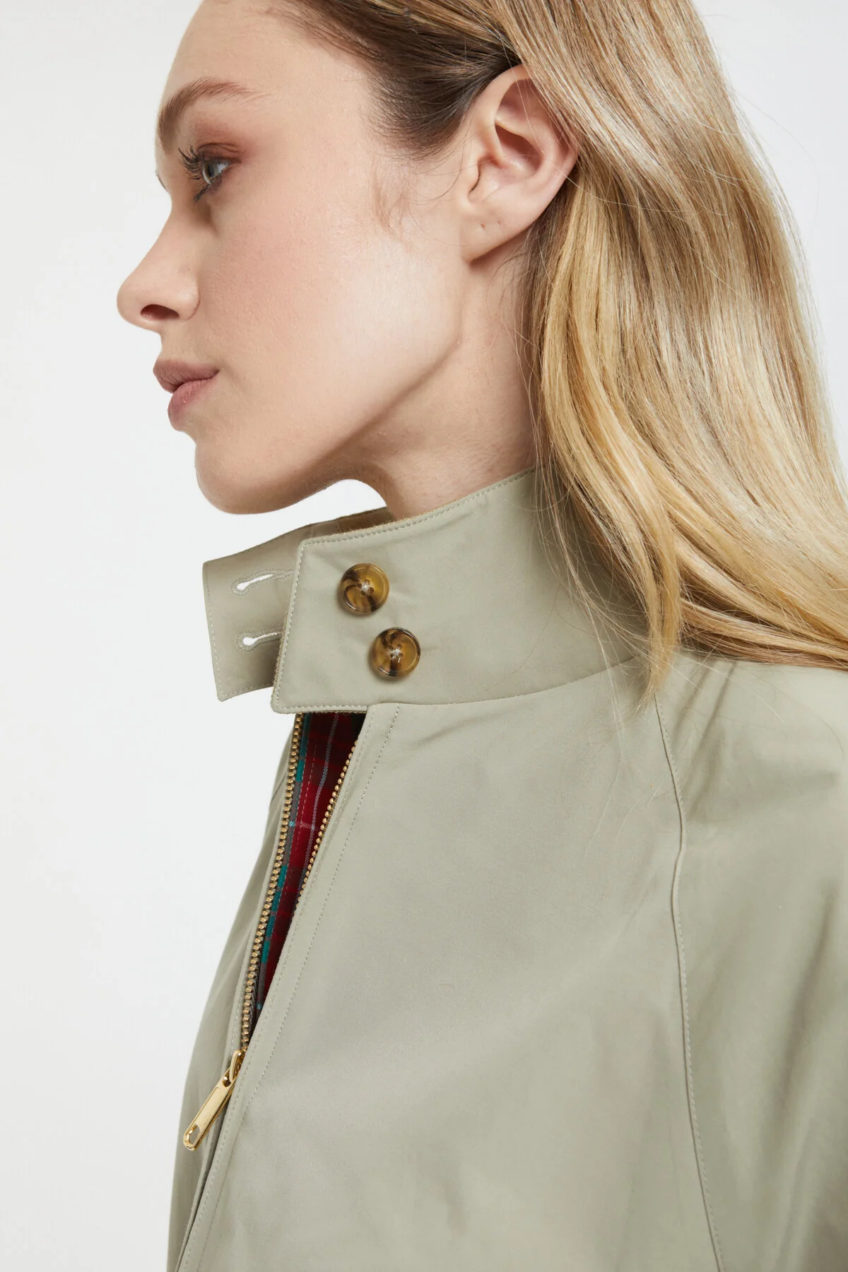 G9 Woman - Image 4